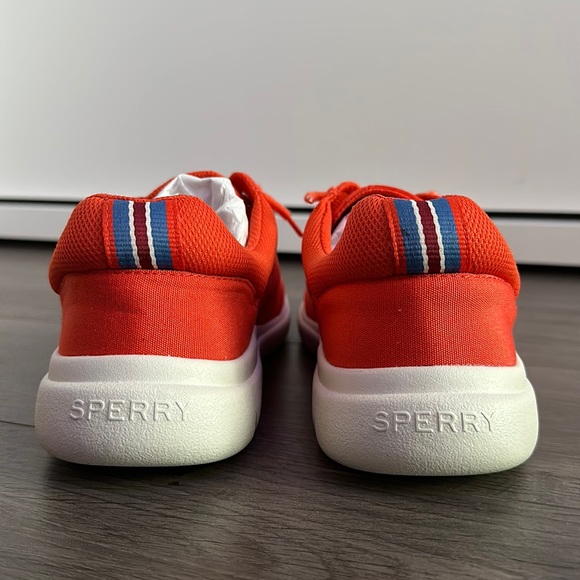 Sperry - Deck Shoe for the stylish - dress to impress! Goes with anything!! - Picture 3 of 5